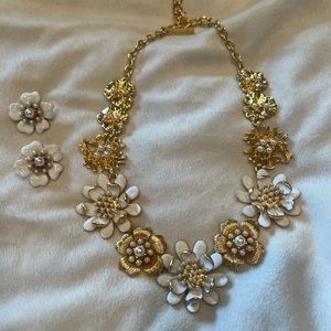 Oscar De La Renta Gold Tone White Glazed Enamel Flower Necklace/Stud